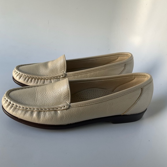 SAS Women's Cream Loafers 9.5 NWOT - Picture 4 of 12